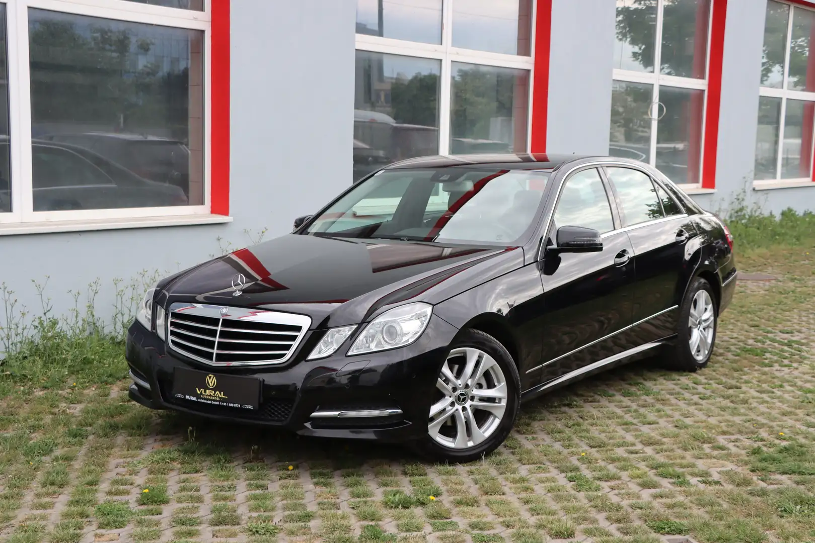 Mercedes-Benz E 200 E 200 CDI Avantgarde Aut.| XENON | LEDER | KLIMA | Schwarz - 1