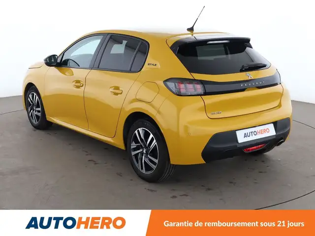 Peugeot 208 view 4