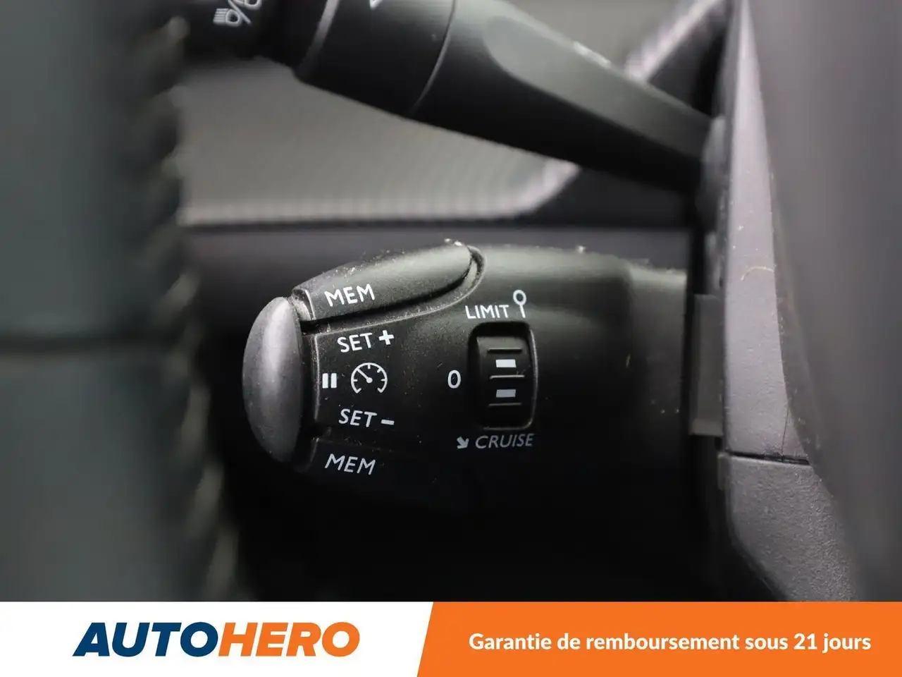 Peugeot 208 208 — photo 25