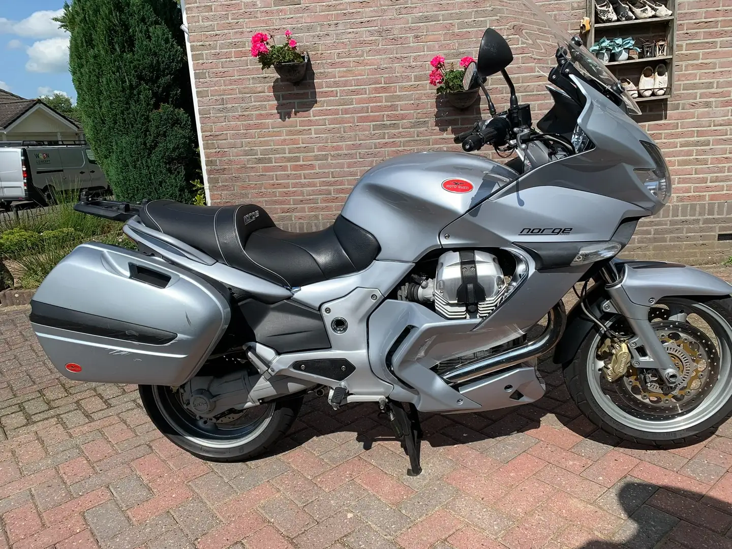 Moto Guzzi Norge 1200 GT (4V) Stříbrná - 1