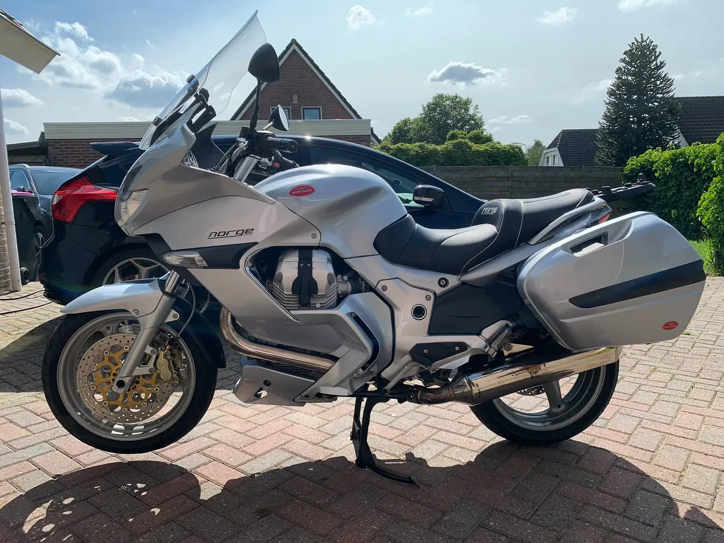 Moto Guzzi Norge 1200 GT (4V) Stříbrná - 2