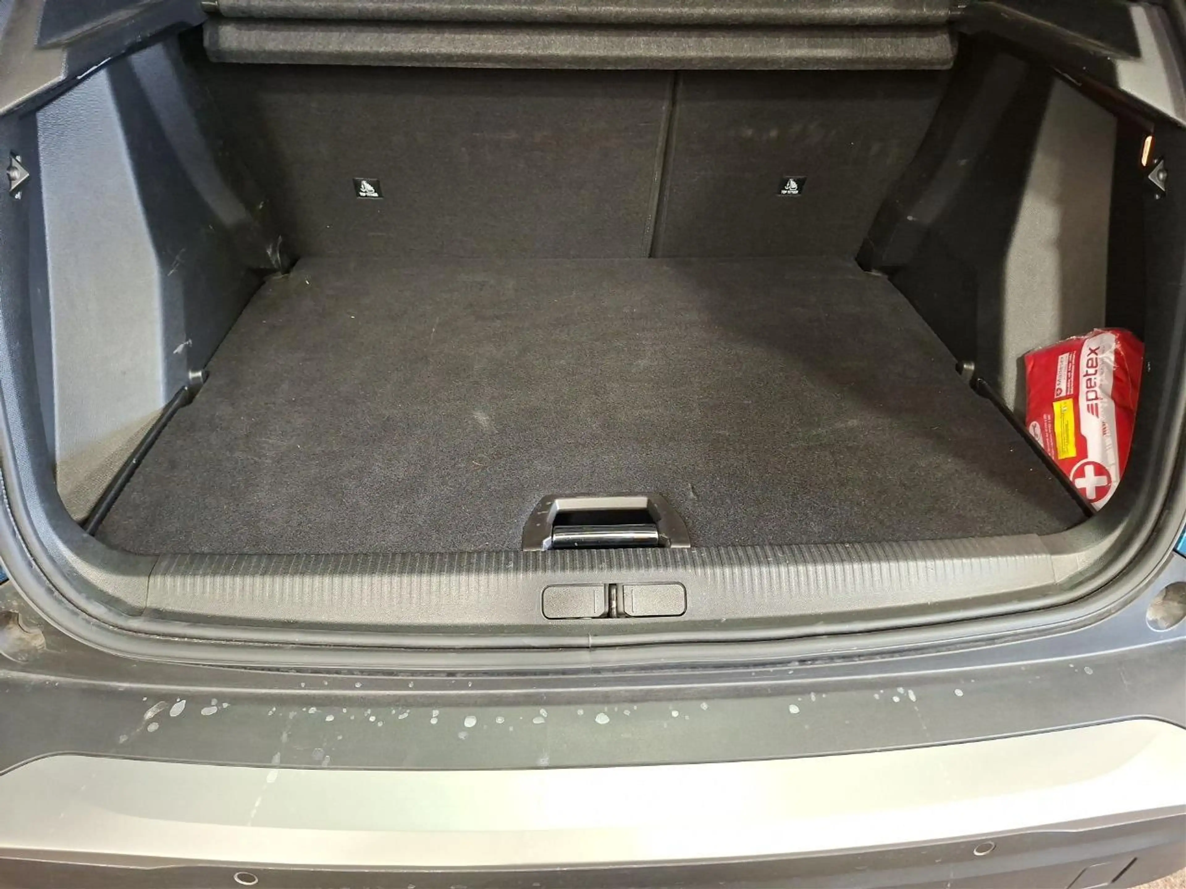 Peugeot 2008 Hybrid 145 Hybrid Allure*Navi*360°Kam*Shz* — photo 5
