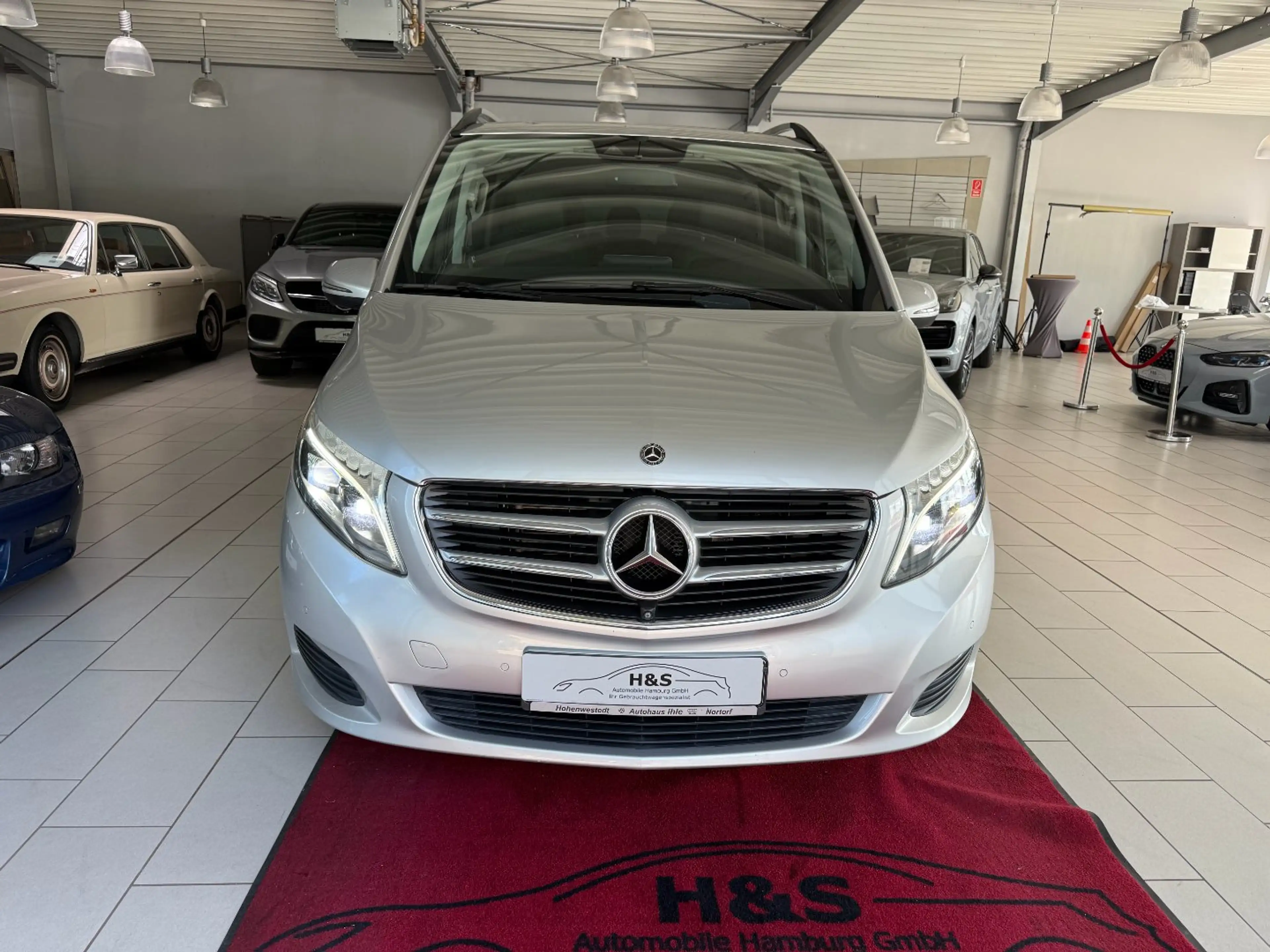 Mercedes-Benz — photo 2