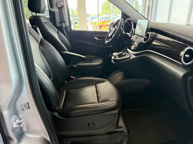 Mercedes-Benz V-Class view 13