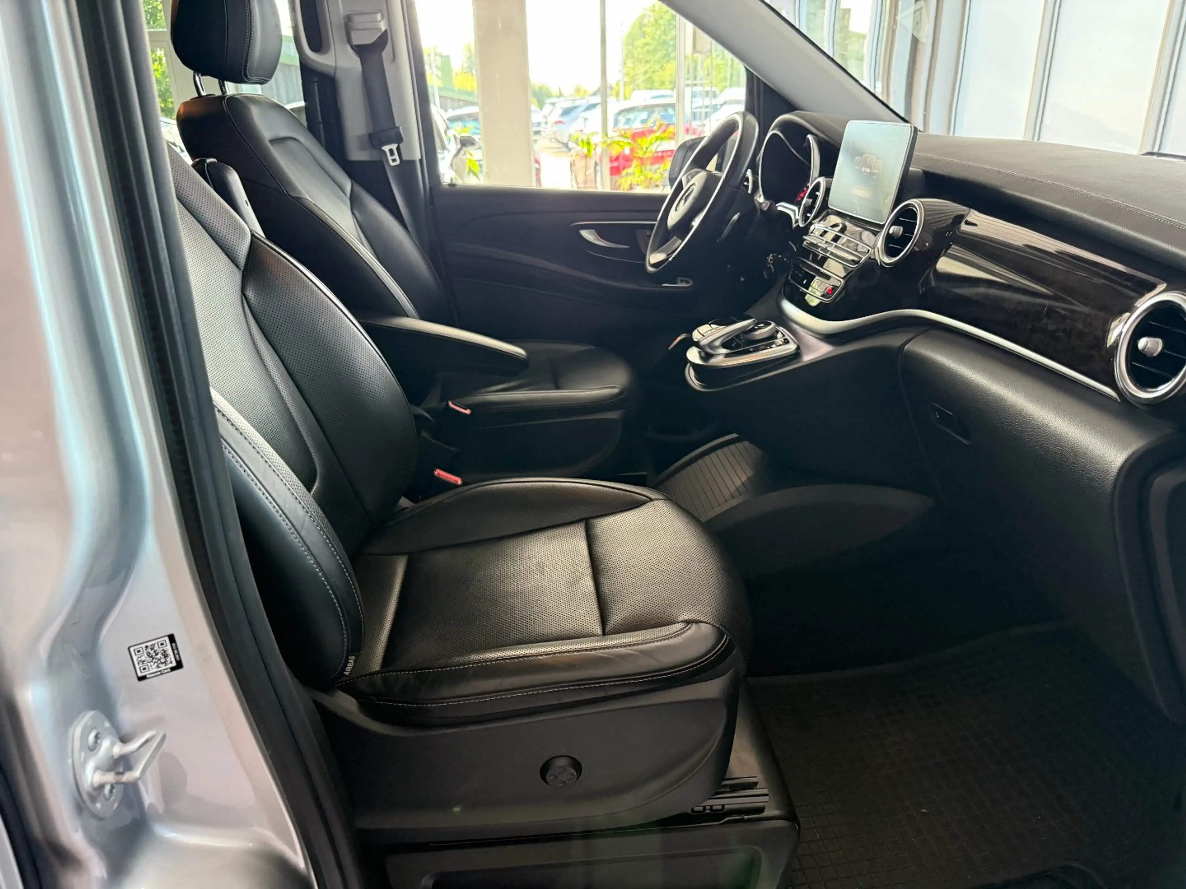 Mercedes-Benz — photo 13