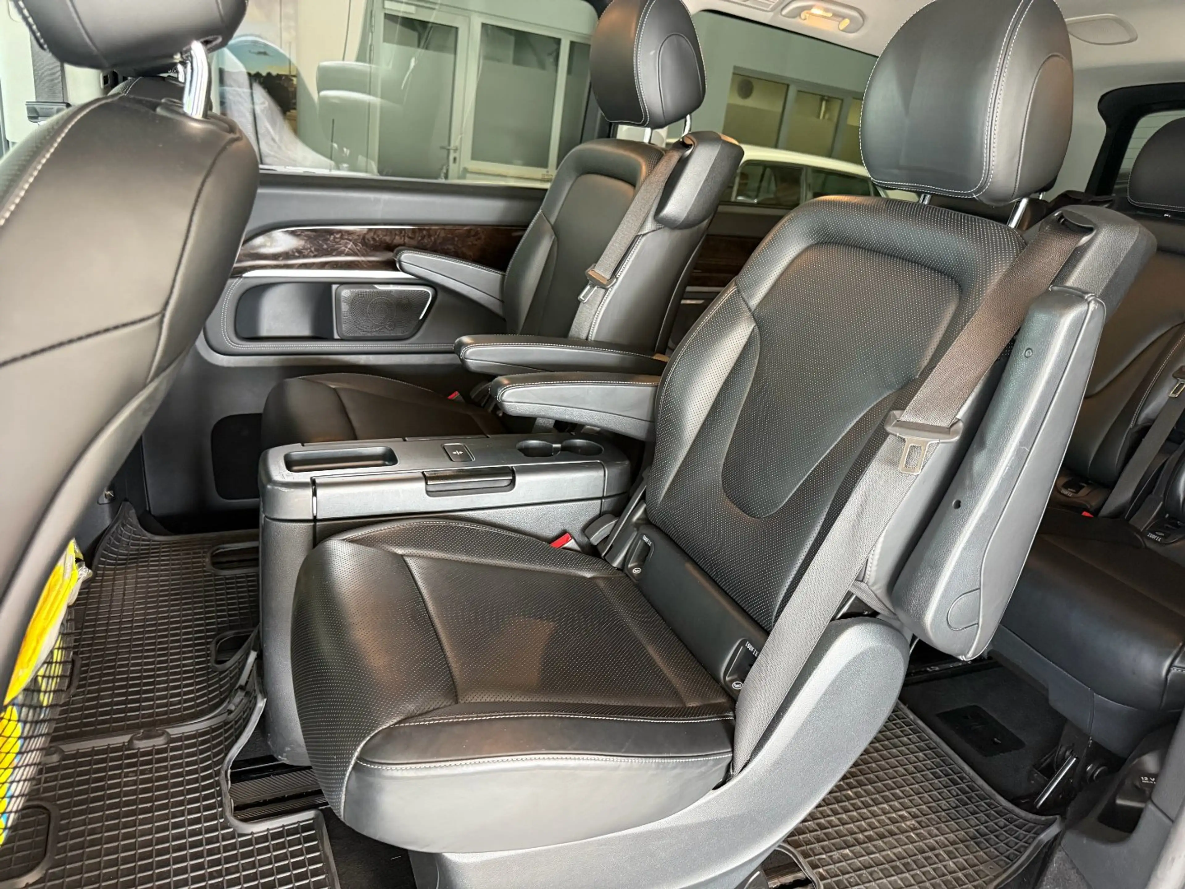 Mercedes-Benz — photo 10
