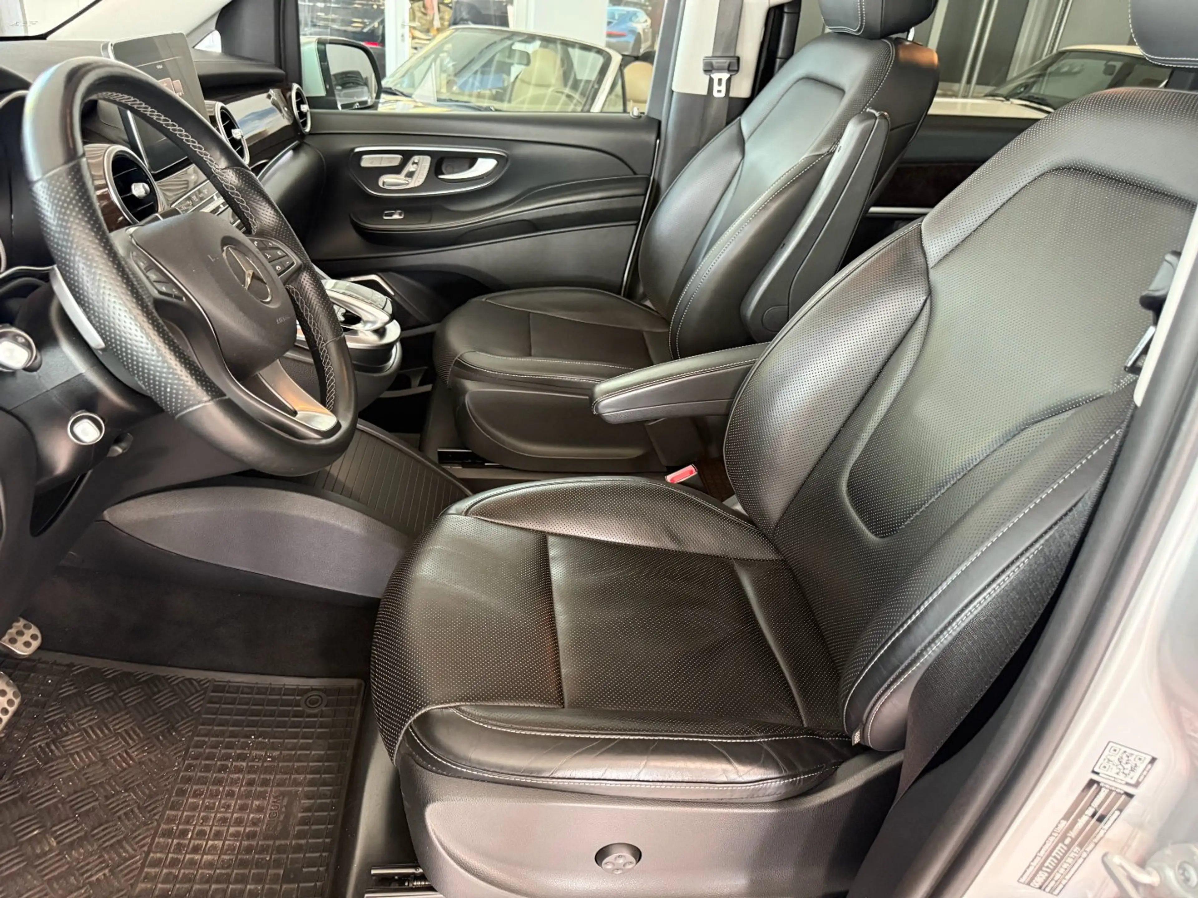 Mercedes-Benz — photo 14