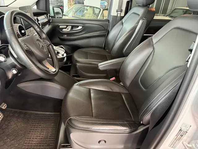 Mercedes-Benz V-Class view 14