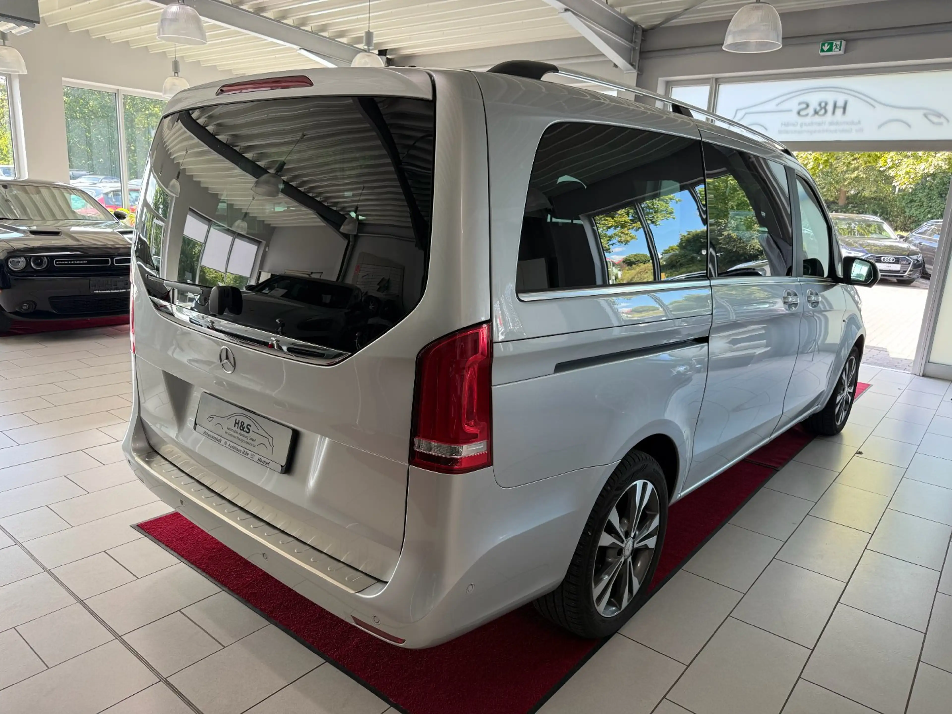 Mercedes-Benz — photo 8