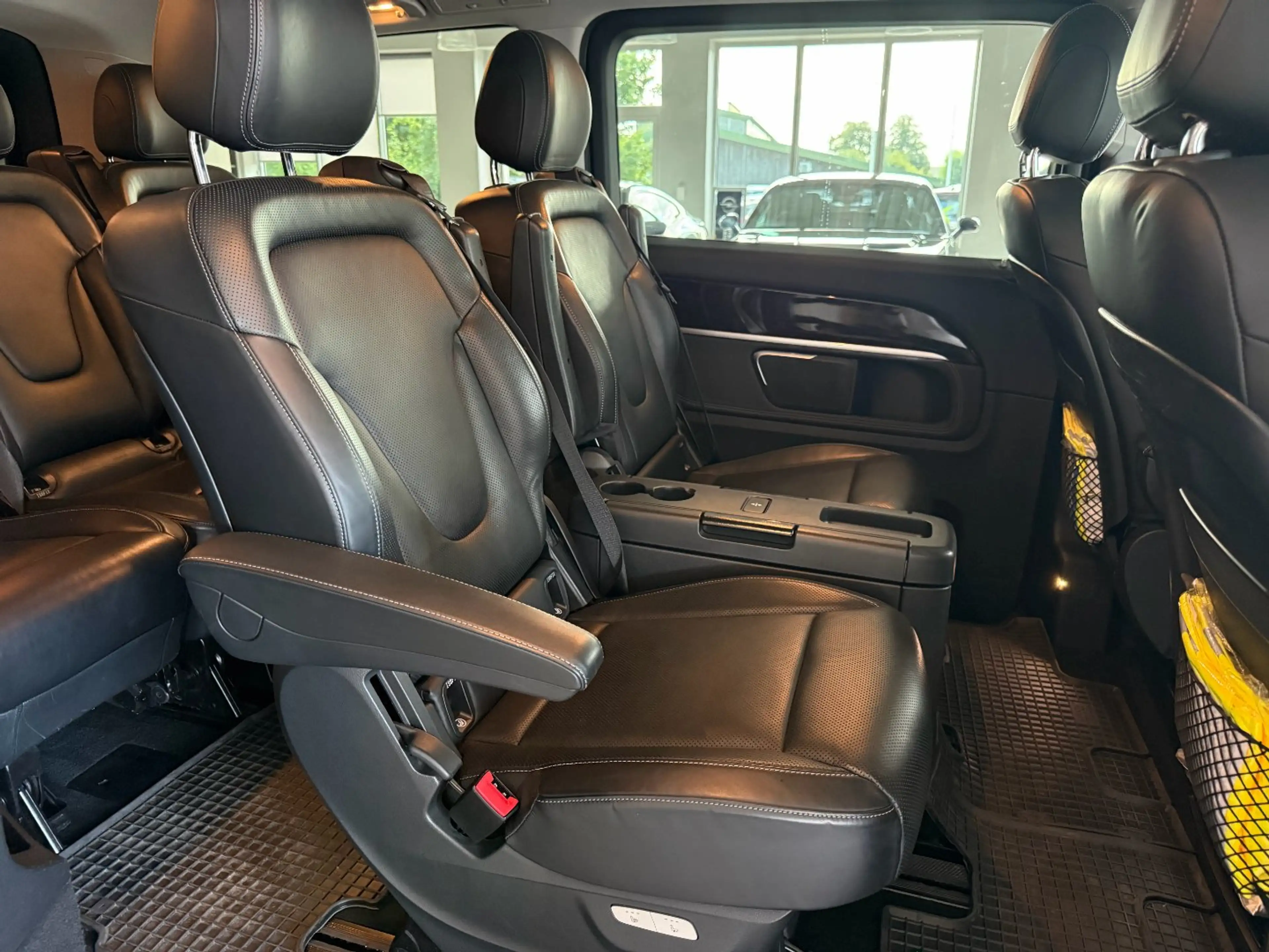 Mercedes-Benz — photo 11