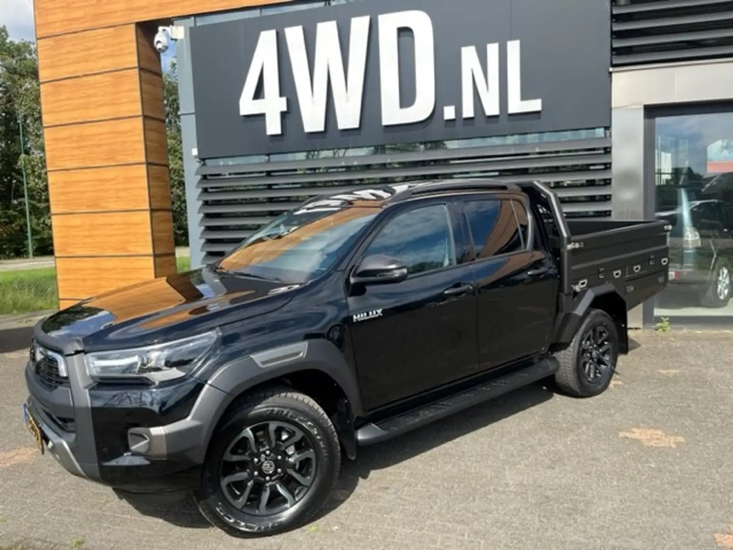 Toyota Hilux 2.8 D-4D TD AUT MULTI CARGO 5 PERS BLACK EDITION 3 Чёрный - 2