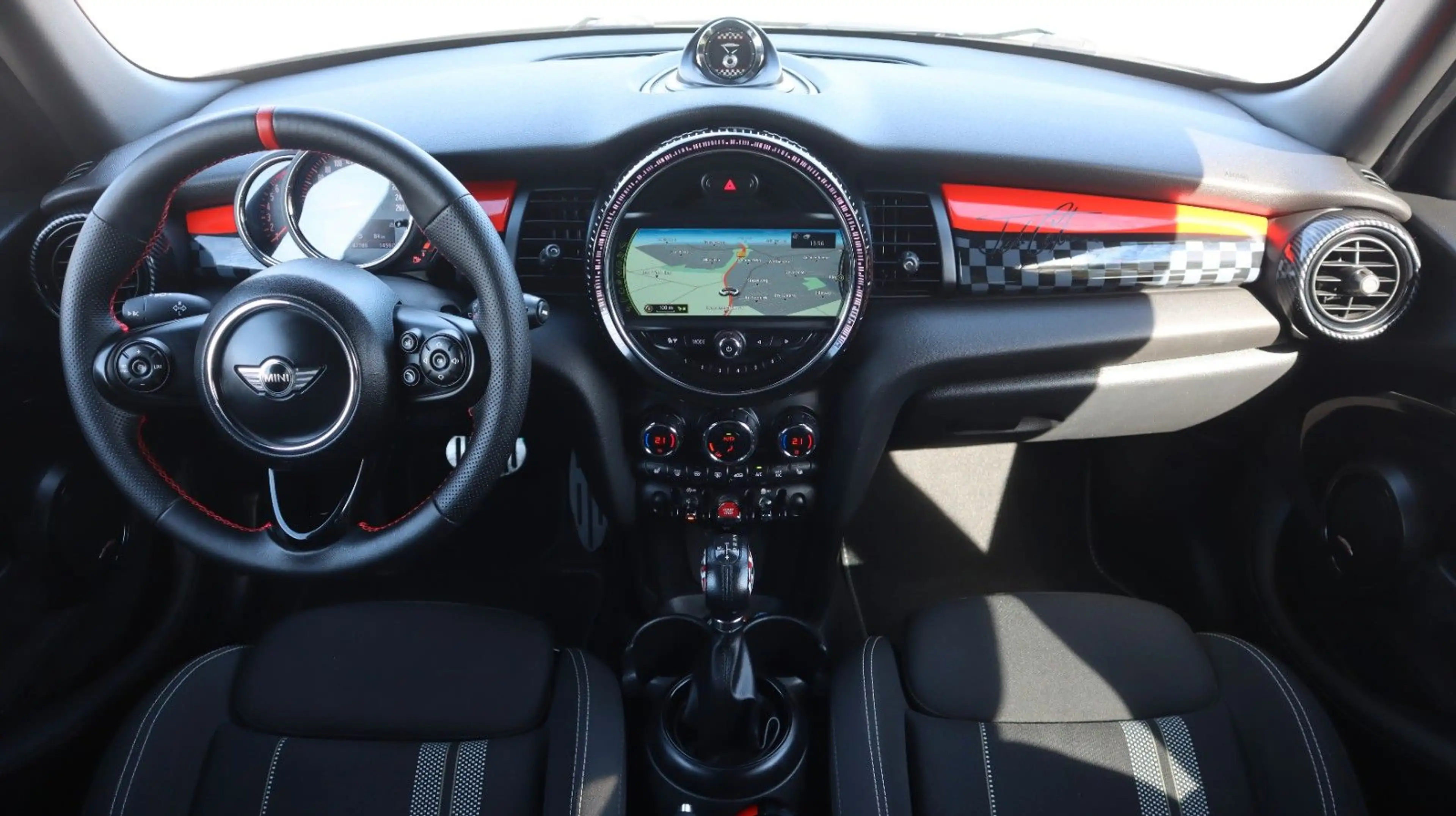 MINI Cooper S JCW Kamera LED Navi PDC Ambiente SitzHz — photo 11