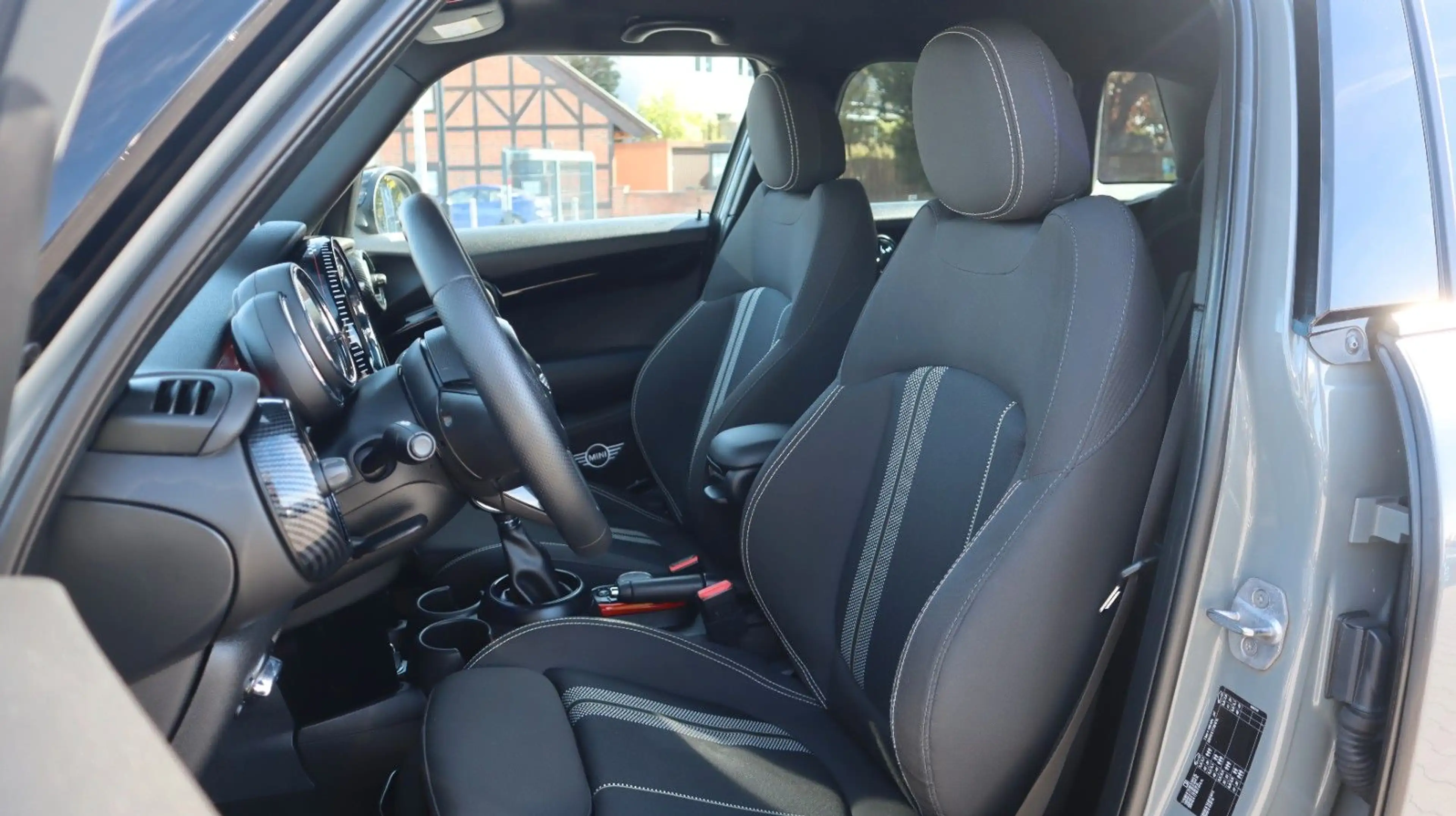 MINI Cooper S JCW Kamera LED Navi PDC Ambiente SitzHz — photo 10