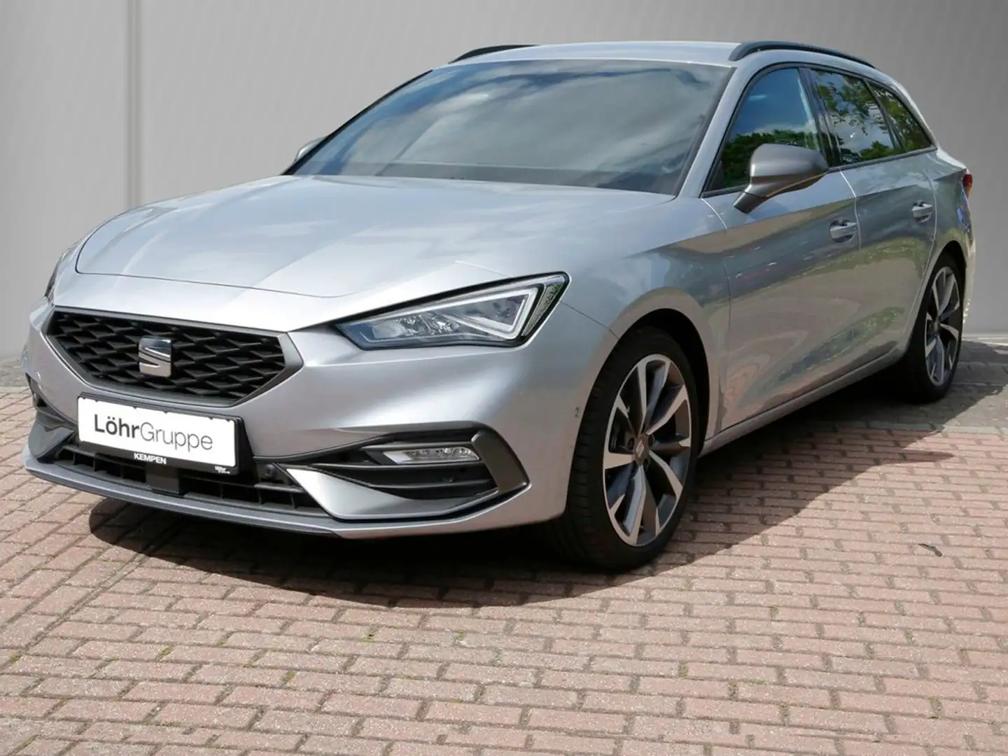 SEAT Leon Sportstourer FR 2.0 TDI 4Drive 7-Gang DSG Silber - 2