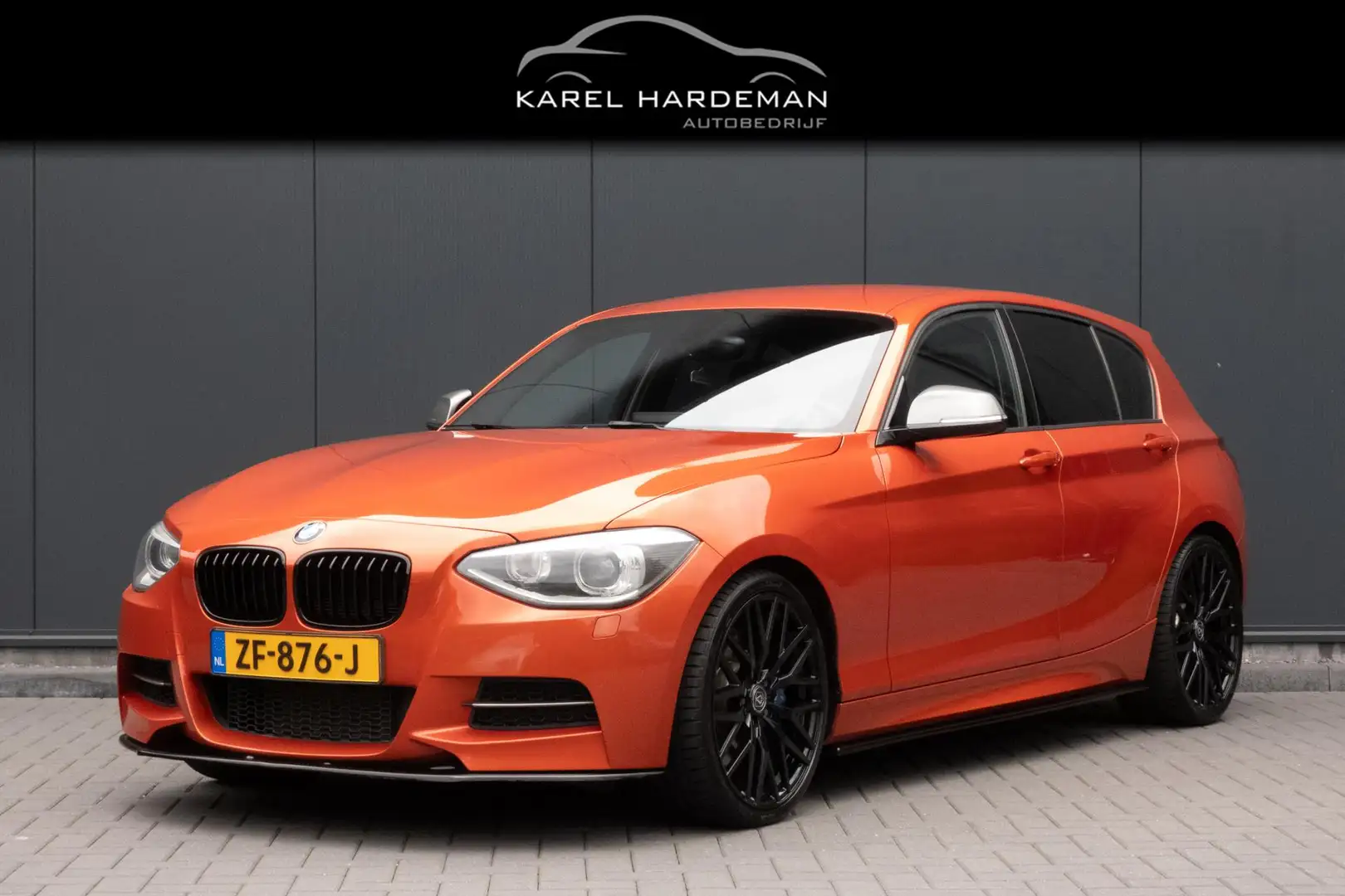 BMW 135 1-serie M135i xDrive High Executive | M-PAKKET | A Orange - 1