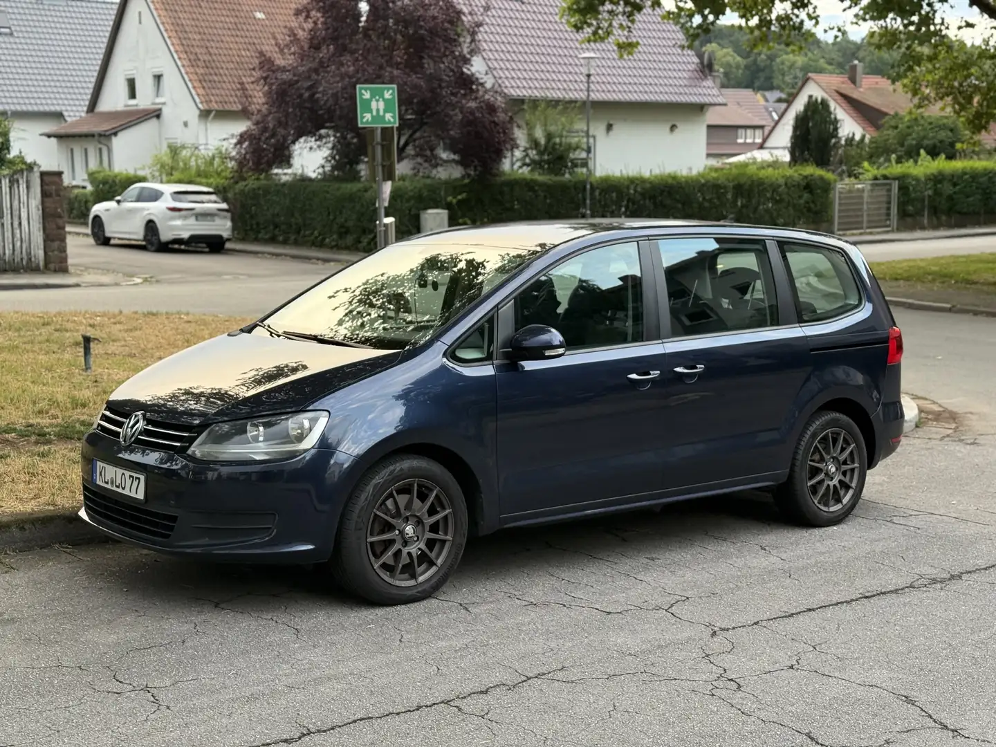 Volkswagen Sharan 2.0 TDI DSG BlueMotion Technology Trendline - 1
