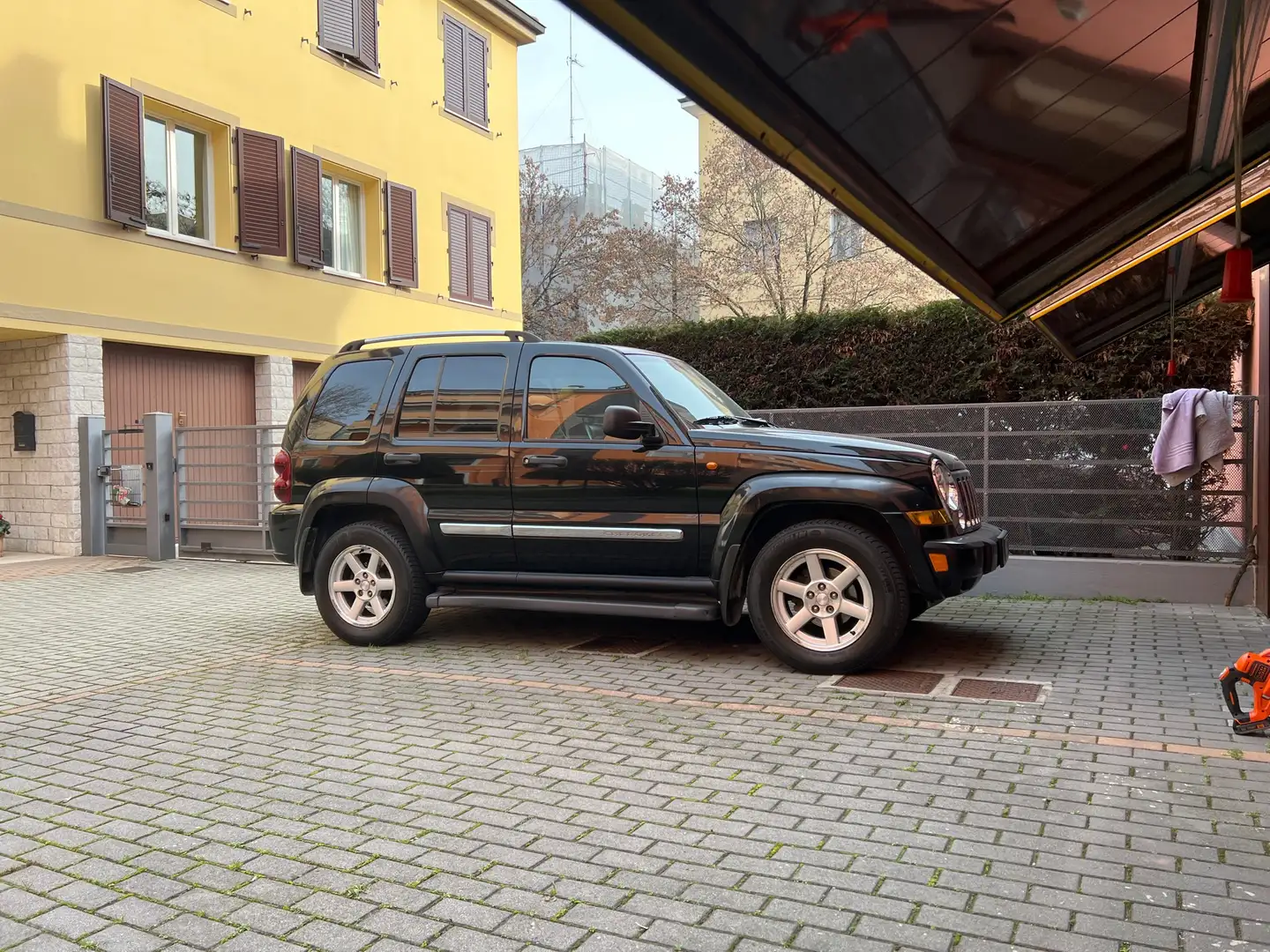 Jeep Cherokee 2.8 crd Limited auto FL Fekete - 1