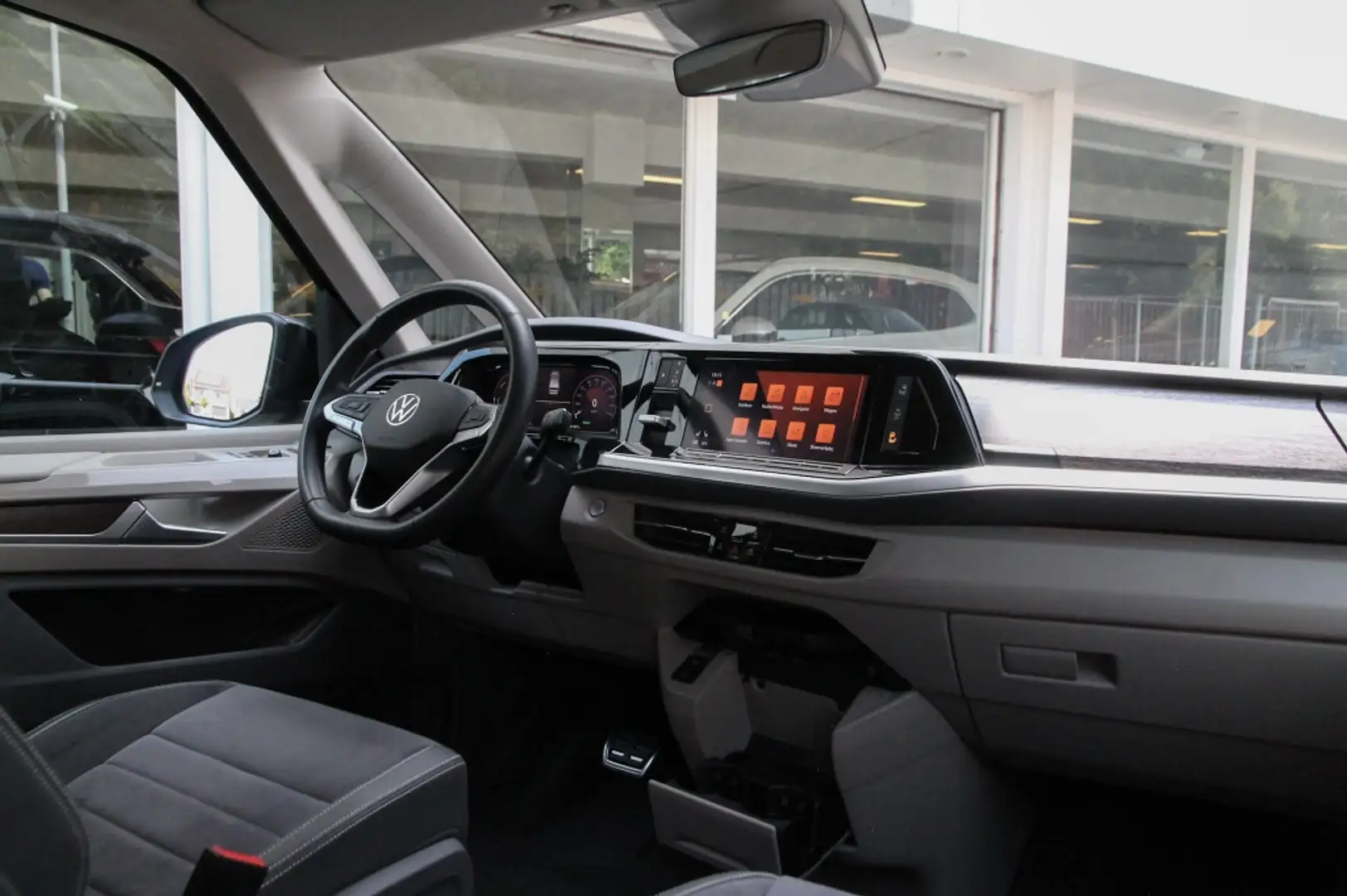 Volkswagen 1.4 eHybrid L1H1 Style I 7 pers. I ACC I Trekhaak Zwart - 2