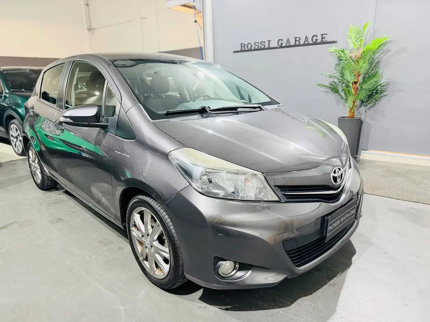 Toyota Yaris Yaris III 2011 5p 1.4 d-4d Gris - 1