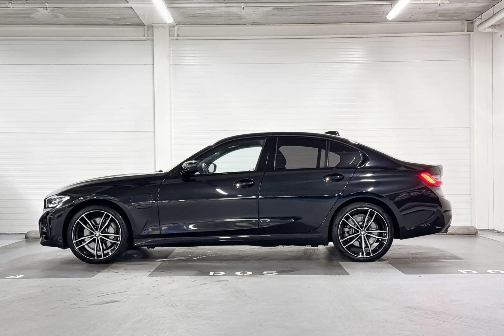 BMW 330 3 Serie Sedan 330e Business Edition Plus l M-Sport Zwart - 2