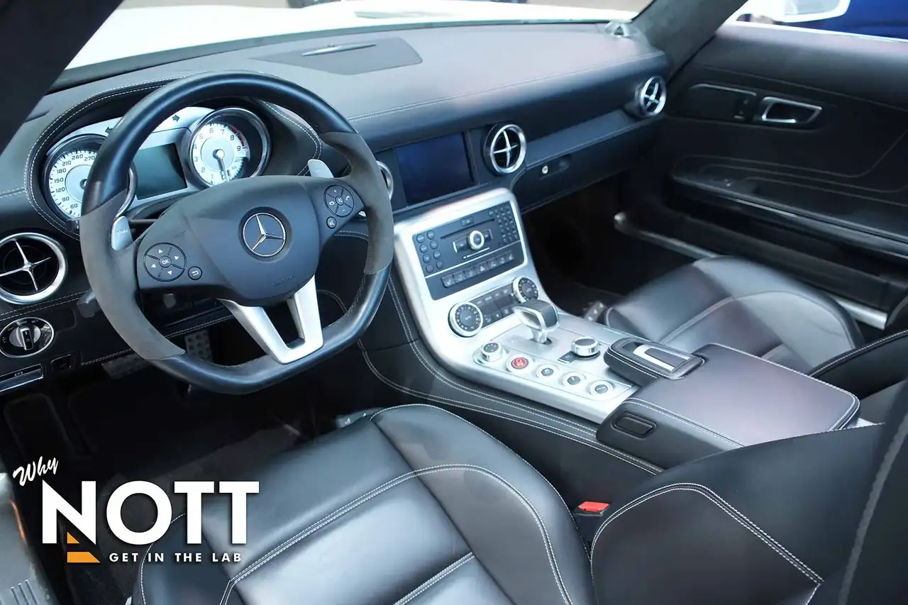 Mercedes-Benz SLS снимка Mercedes-Benz SLS