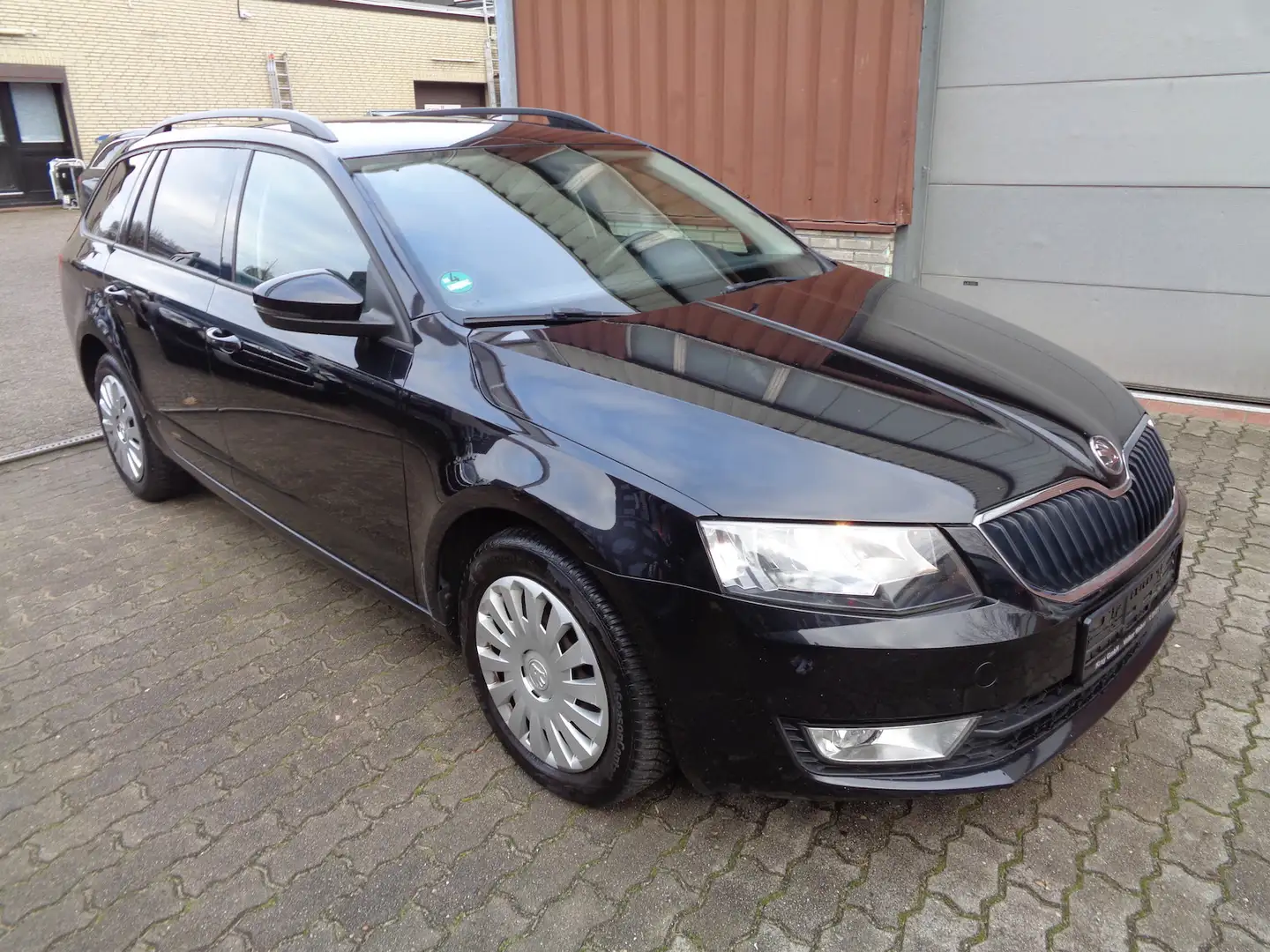 Skoda Octavia 1.6 TDI Ambition, Klimatr., PDC, SHZ Schwarz - 1