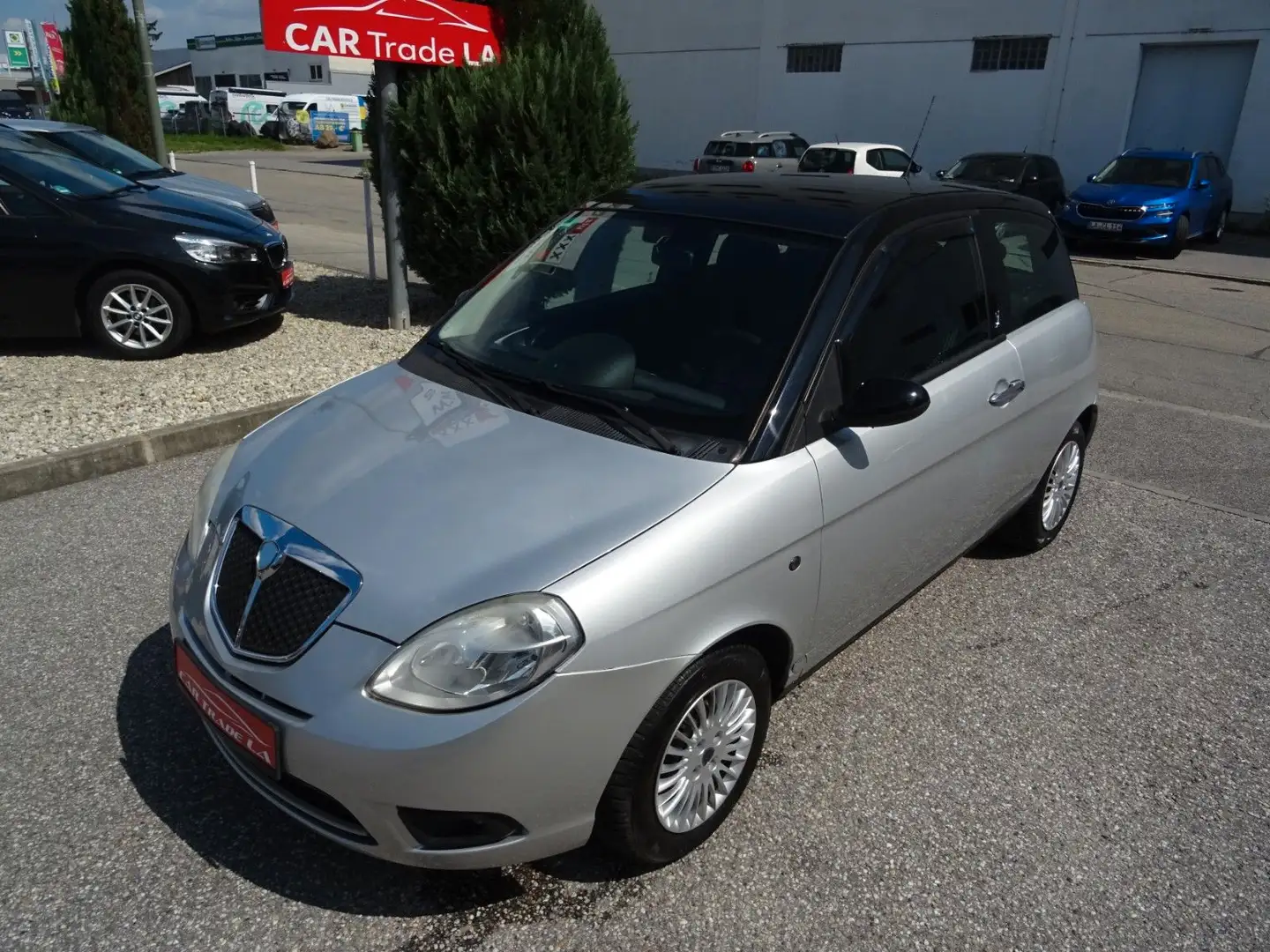 Lancia Ypsilon 1.4 16V Oro 1.4i  /95 PS Schwarz - 1
