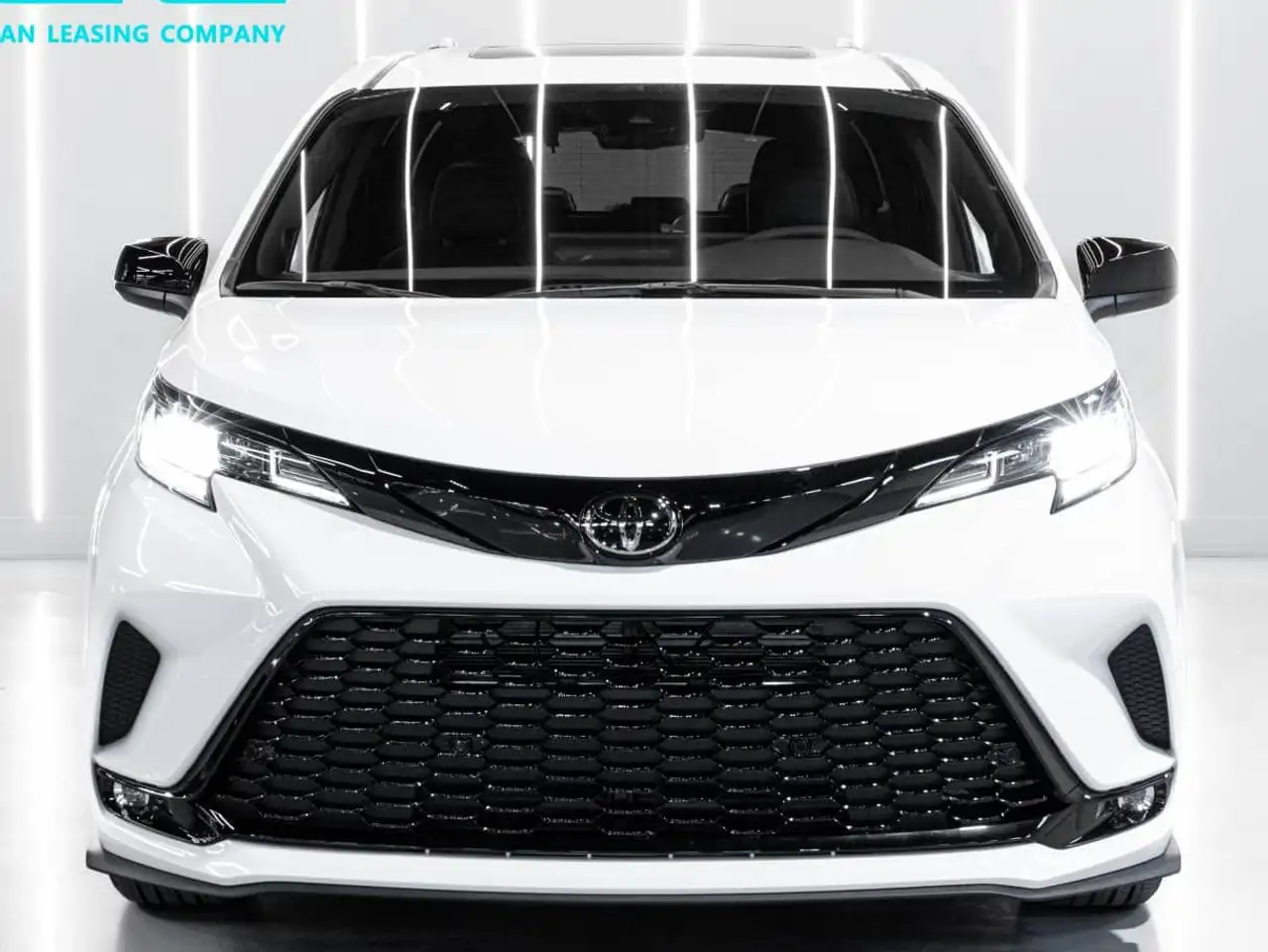Toyota Sienna снимка Toyota Sienna