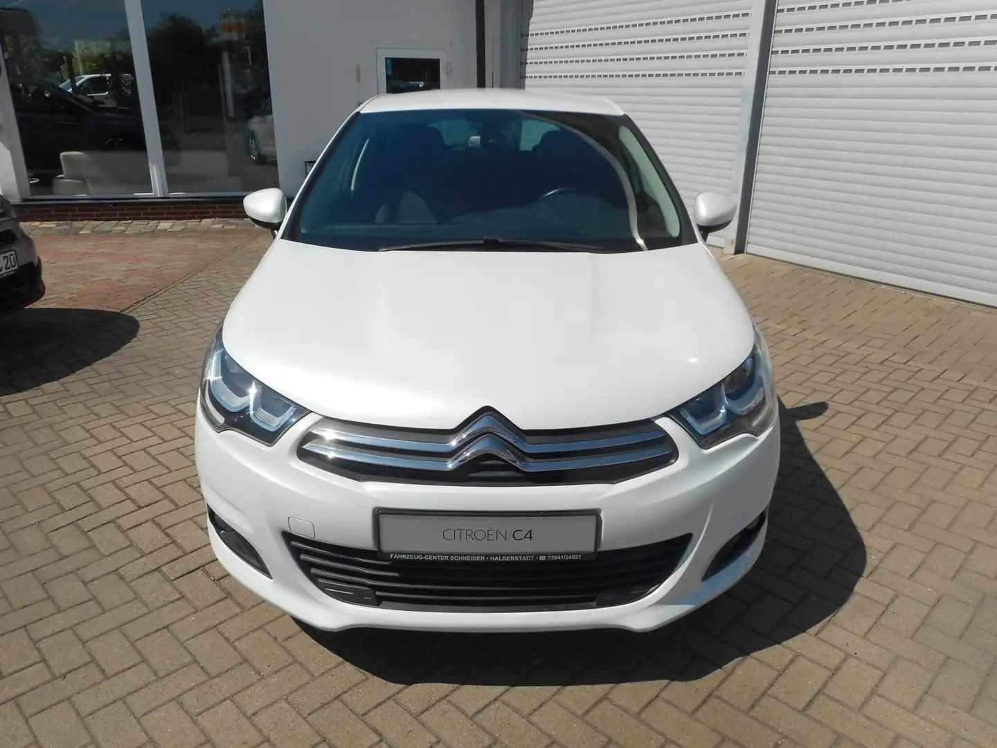 Citroen C4 Lim. Selection BHDI120, SHZ, Klimaauto. Weiß - 2