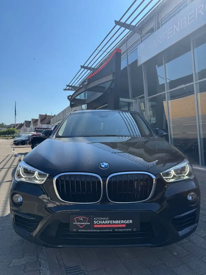 BMW X1 sDrive 20 i Sport Line+Allwetter+V.Historie Schwarz - 2