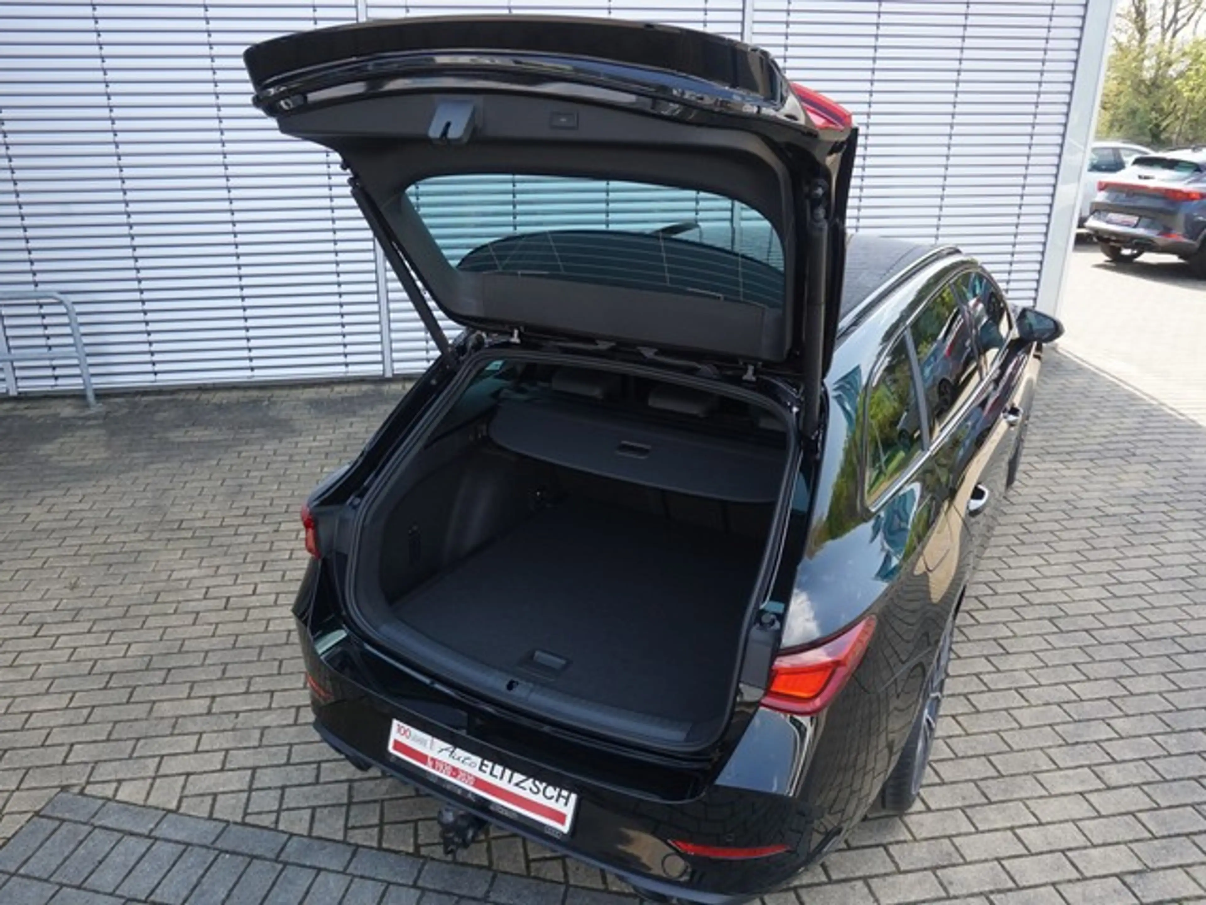 CUPRA Leon ST VZ 4Drive DSG LED AHK Navi AID ACC RFK SH 19" — photo 14