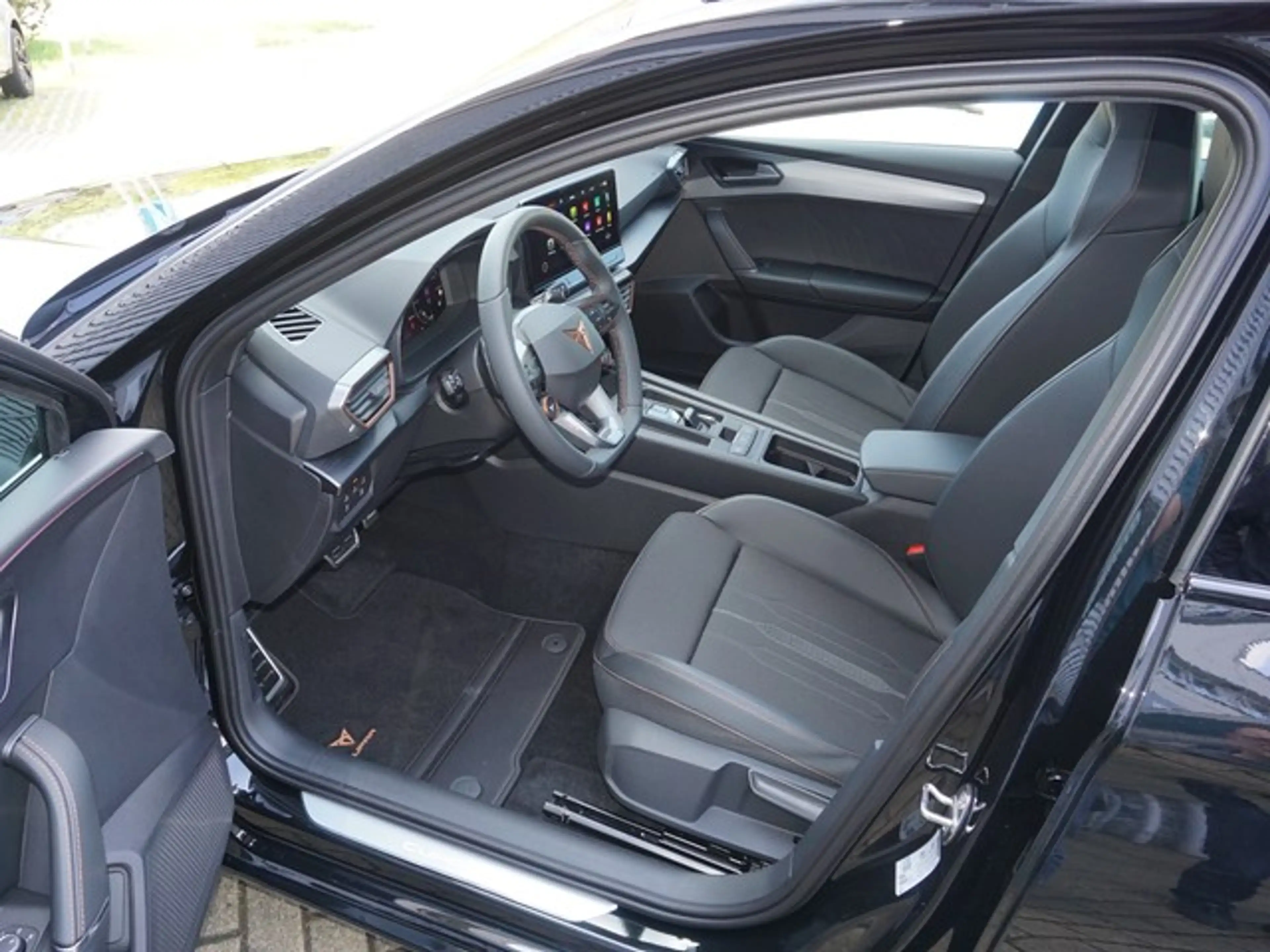 CUPRA Leon ST VZ 4Drive DSG LED AHK Navi AID ACC RFK SH 19" — photo 4