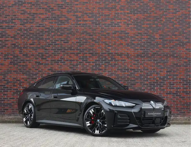 BMW i4 M50 84 kWh | Pano - Trekhaak - Harman Kardon