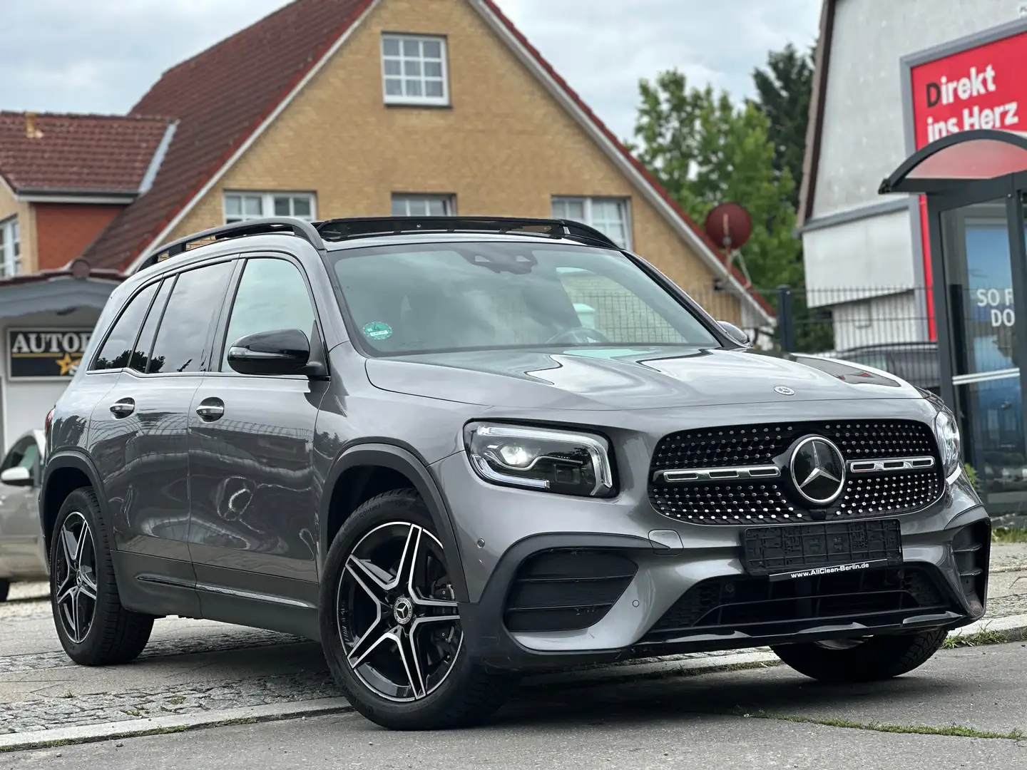 Mercedes-Benz GLB 200 AMG-Line/Night-Paket/Panorama/Multibeam Grijs - 2