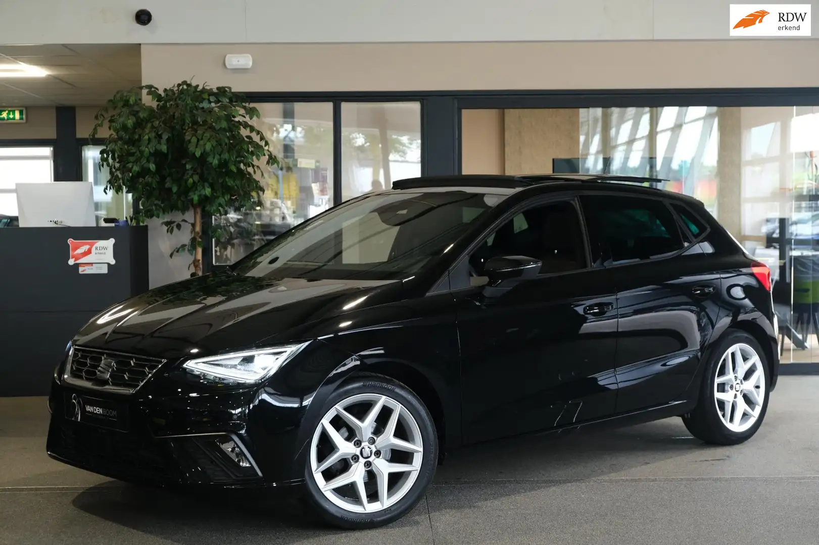 SEAT Ibiza 1.0 EcoTSI FR 95PK Pano Navi ACC PDC CAM Sfeer Bea Zwart - 1