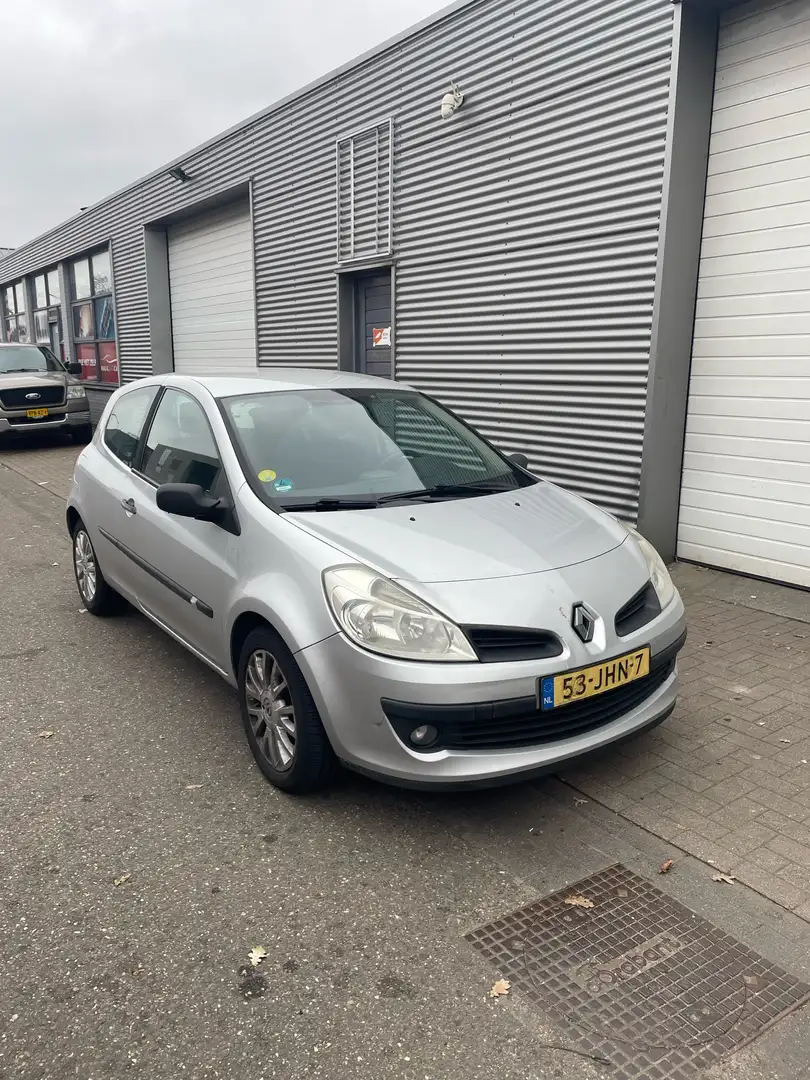 Renault Clio 1.2-16V Collection Grijs - 1