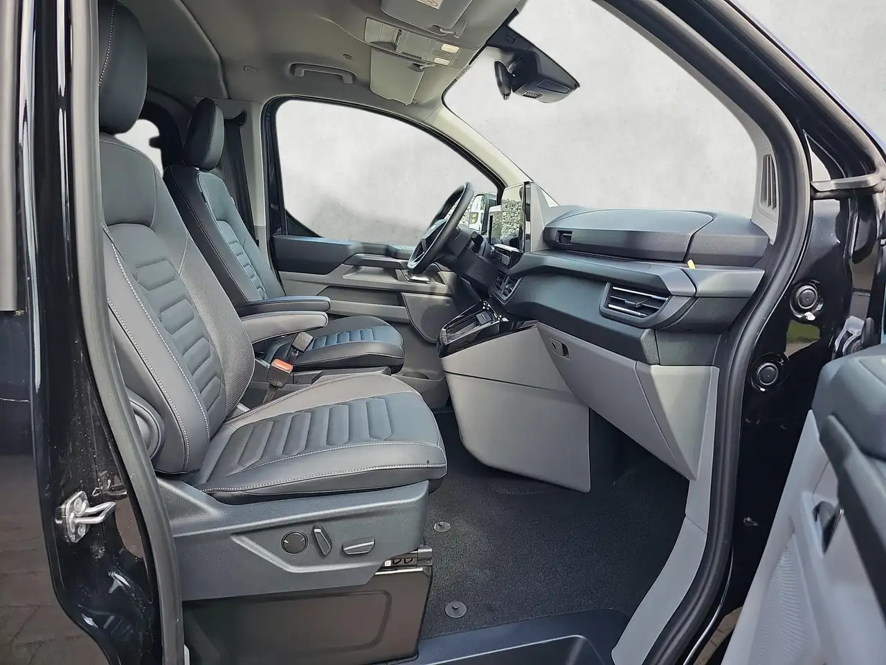 Ford Tourneo Custom 2.0 EB Autom Titanium X L2 ACC 11