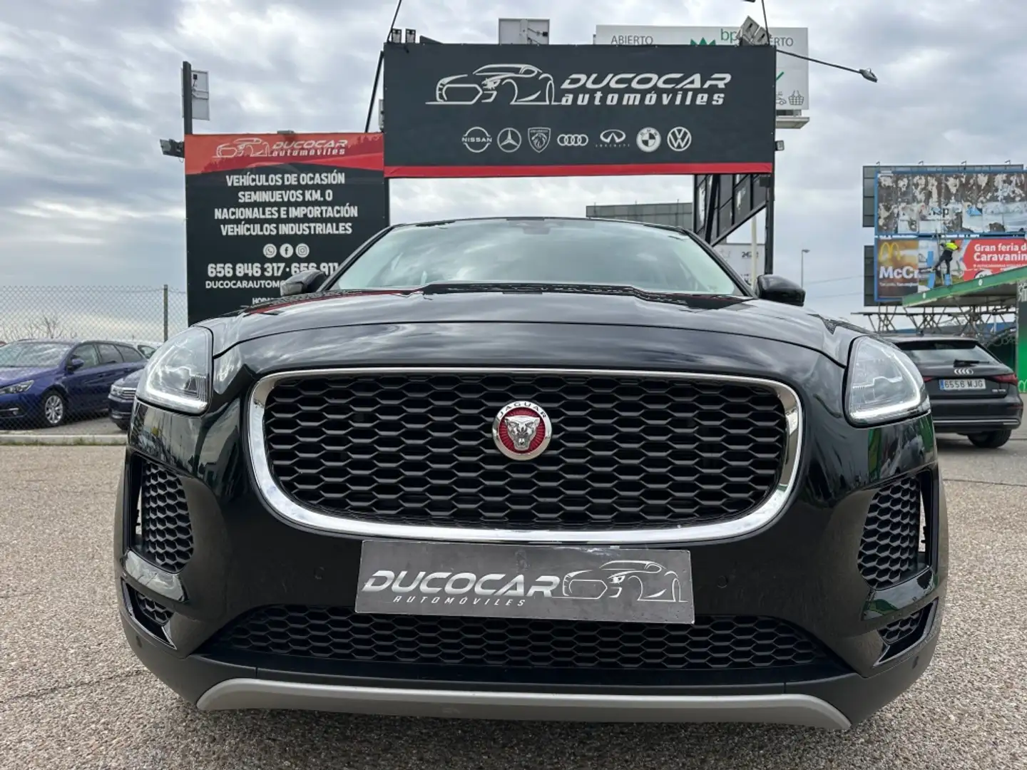 Jaguar E-Pace 2.0D I4 HSE AWD Aut. 150 Schwarz - 1