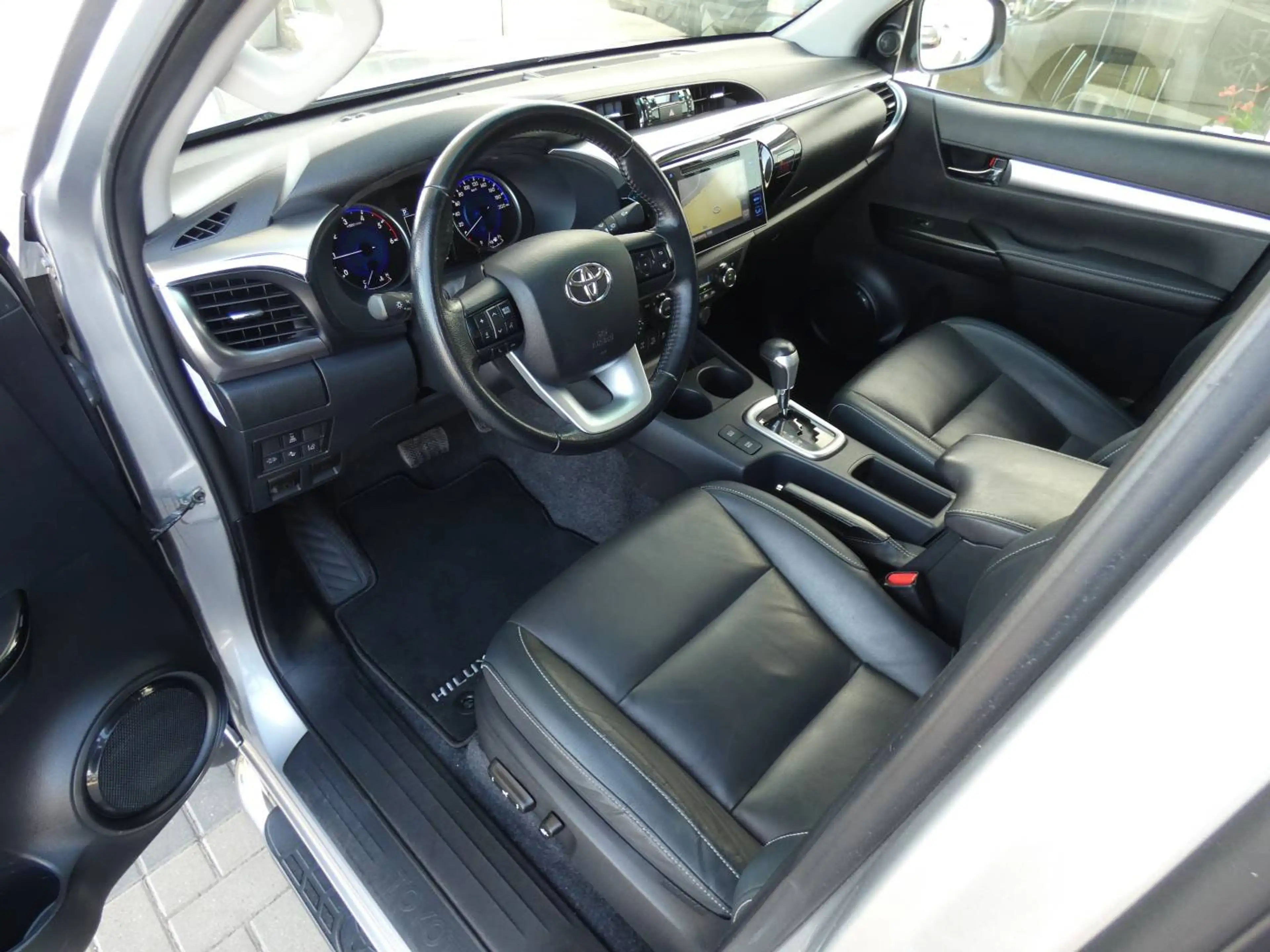 Toyota Hilux Automaat Lounge *27272+BTW* +3500kg Sleep +Roof rack +LEDER +Camera +Zetelverwarming +Xenon — photo 11
