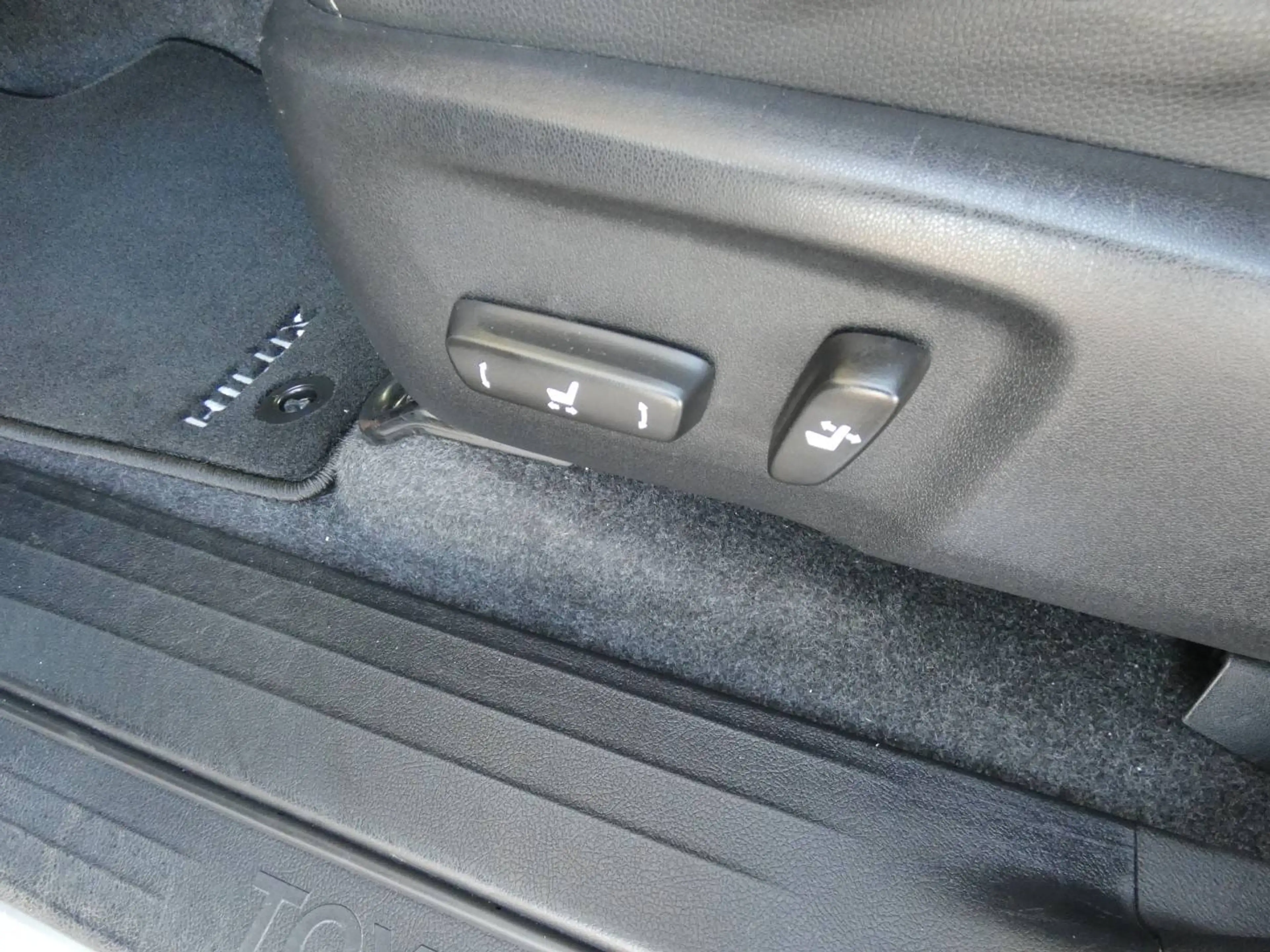 Toyota Hilux Automaat Lounge *27272+BTW* +3500kg Sleep +Roof rack +LEDER +Camera +Zetelverwarming +Xenon — photo 12
