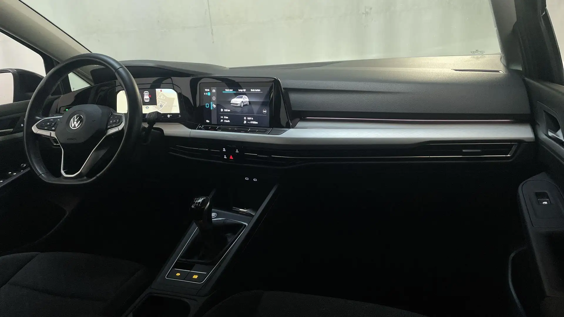 Volkswagen Golf 1.0 TSI Life Virtual Cockpit Parkeersensoren DAB+ Zwart - 2
