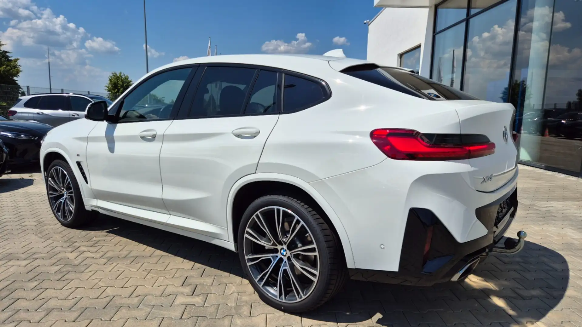 BMW X4 xDrive30d ///M-Sport/AHK/Pano-D/Laser/HUD/H&K Weiß - 2