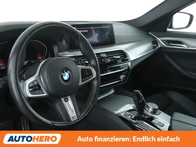 BMW 5 Series view 11