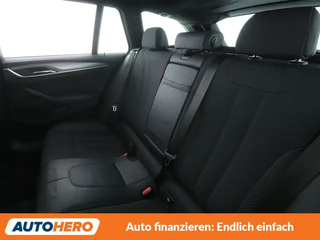 BMW 5 Series view 14