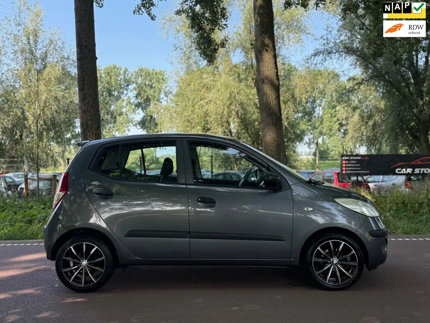 Hyundai i10 1.1 Active Cool AIRCO!APK!ZUING!KOOPJE! Grijs - 1