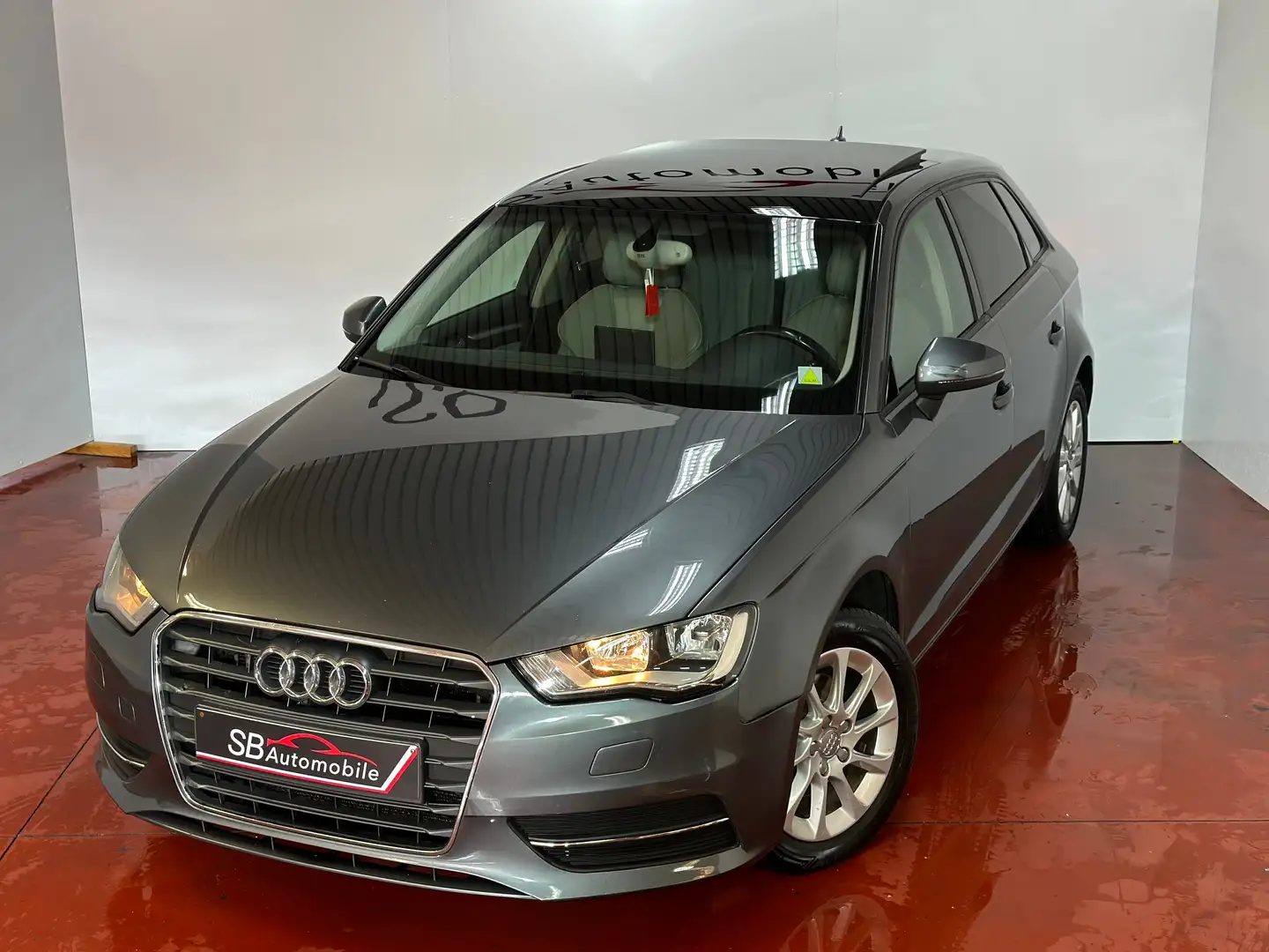 Audi A3 Sportback 1.6 TDi ultra S tronic/T-PANO/GARANTIE/ Zwart - 2