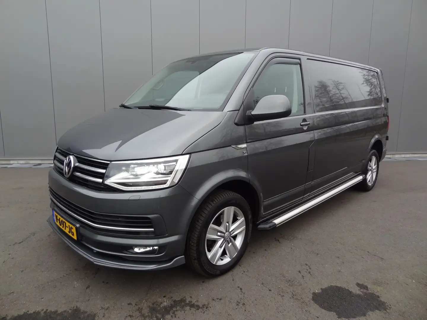 Volkswagen T6 Transporter 2.0 TDI L2H1 | Highline | 70`S EDITION | LEDER | N - 2