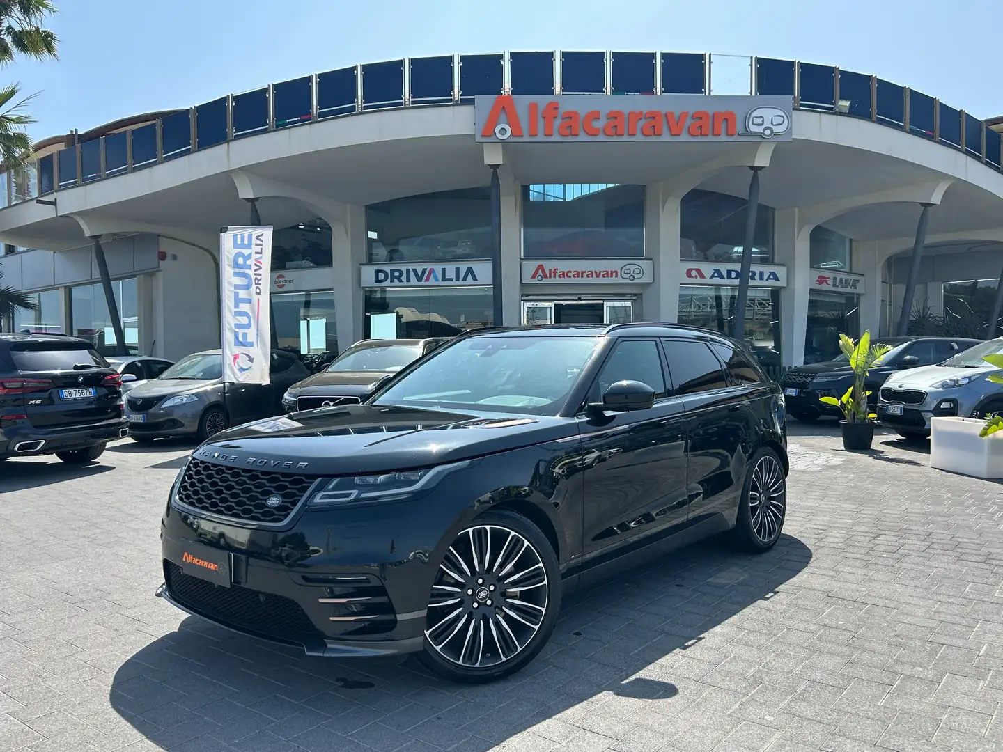 Land Rover Range Rover Velar Range Rover Velar 2.0 i4 R-Dynamic HSE 240cv auto Nero - 1