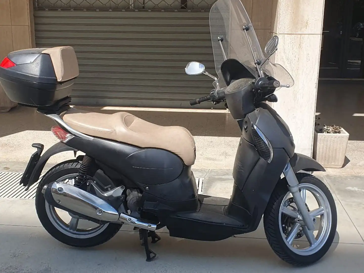 Aprilia Scarabeo Negru - 1