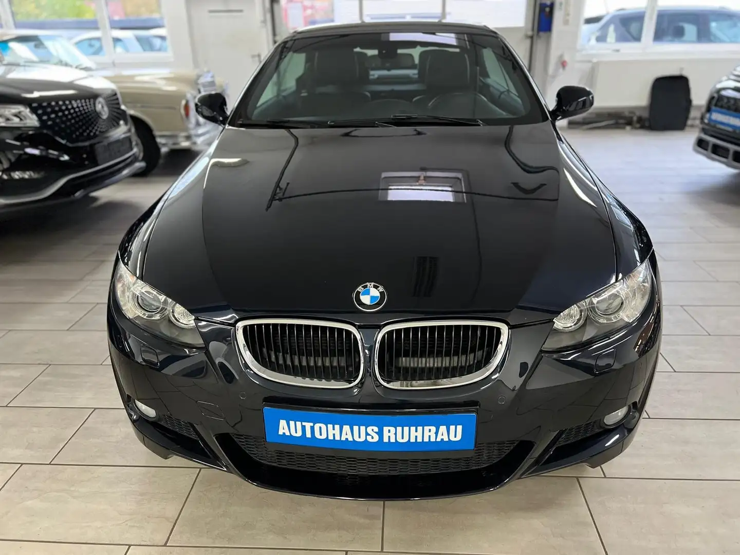 BMW 320 320i Schwarz - 1